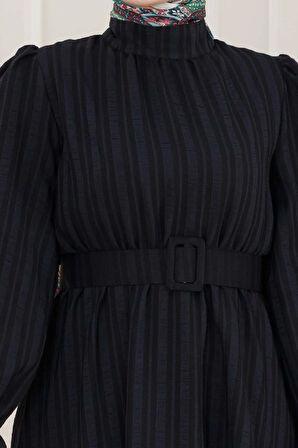 Kolu Volanlı Kemerli Henna Elbise-Siyah