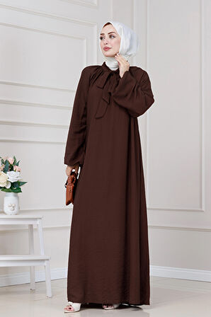 Yakası Bağcıklı Lara Elbise-Kahverengi