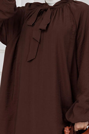 Yakası Bağcıklı Lara Elbise-Kahverengi