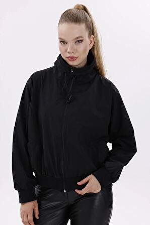 Kadın Dik Yaka Su ve Rüzgar Geçirmez Oversize Crop Mevsimlik Yağmurluk Rüzgarlık