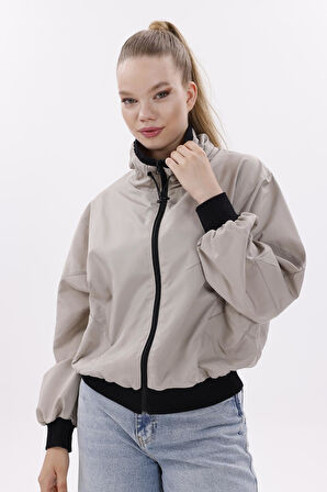 Kadın Dik Yaka Su ve Rüzgar Geçirmez Oversize Crop Mevsimlik Yağmurluk Rüzgarlık