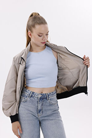 Kadın Dik Yaka Su ve Rüzgar Geçirmez Oversize Crop Mevsimlik Yağmurluk Rüzgarlık