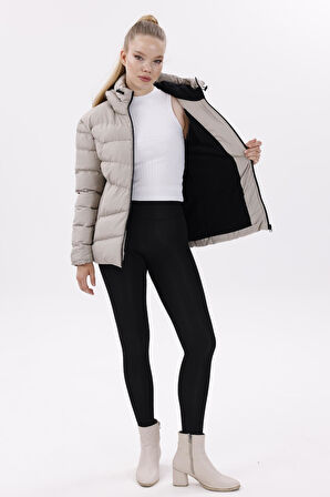 Kadın Kapüşonlu Polarlı Kürklü Su Geçirmez Rüzgara Dayanıklı Şişme Mont Kaban Parka