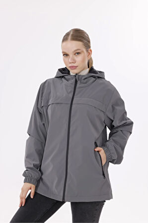 Kadın Kapüşonlu Nova Kumaş Hafif ve Dayanıklı Şık Mevsimlik Su ve Rüzgar Geçirmez Yağmurluk