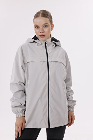 Kadın Kapüşonlu Nova Kumaş Hafif ve Dayanıklı Şık Mevsimlik Su ve Rüzgar Geçirmez Yağmurluk