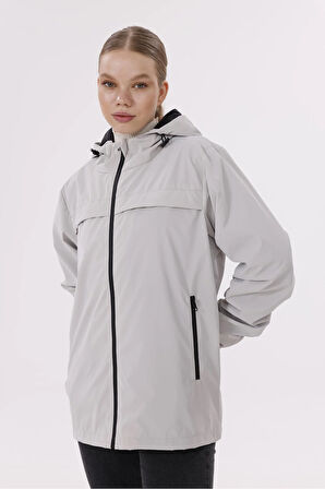 Kadın Kapüşonlu Nova Kumaş Hafif ve Dayanıklı Şık Mevsimlik Su ve Rüzgar Geçirmez Yağmurluk