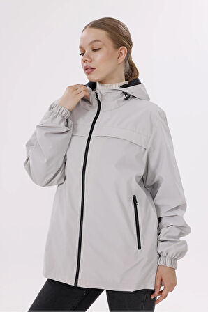 Kadın Kapüşonlu Nova Kumaş Hafif ve Dayanıklı Şık Mevsimlik Su ve Rüzgar Geçirmez Yağmurluk