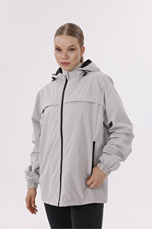 Kadın Kapüşonlu Nova Kumaş Hafif ve Dayanıklı Şık Mevsimlik Su ve Rüzgar Geçirmez Yağmurluk