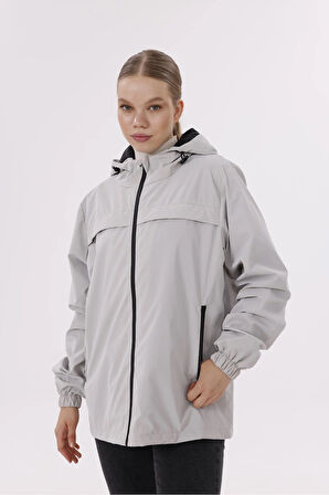 Kadın Kapüşonlu Nova Kumaş Hafif ve Dayanıklı Şık Mevsimlik Su ve Rüzgar Geçirmez Yağmurluk