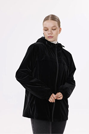 Kadın Kapüşonlu Nova Kumaş Hafif ve Dayanıklı Şık Mevsimlik Su ve Rüzgar Geçirmez Yağmurluk