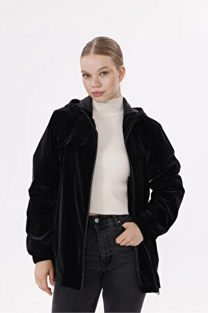 Kadın Kapüşonlu Nova Kumaş Hafif ve Dayanıklı Şık Mevsimlik Su ve Rüzgar Geçirmez Yağmurluk