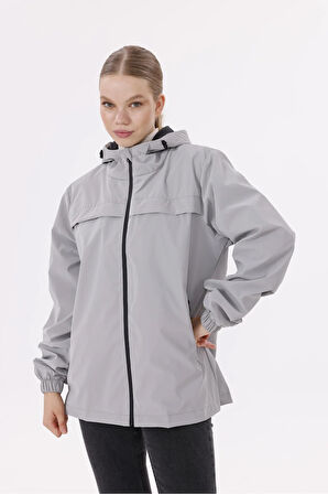 Kadın Kapüşonlu Nova Kumaş Hafif ve Dayanıklı Şık Mevsimlik Su ve Rüzgar Geçirmez Yağmurluk