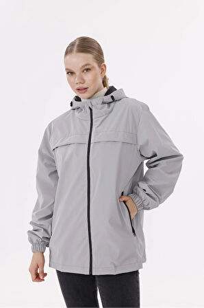 Kadın Kapüşonlu Nova Kumaş Hafif ve Dayanıklı Şık Mevsimlik Su ve Rüzgar Geçirmez Yağmurluk