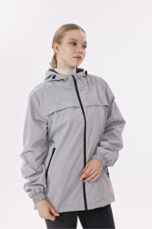 Kadın Kapüşonlu Nova Kumaş Hafif ve Dayanıklı Şık Mevsimlik Su ve Rüzgar Geçirmez Yağmurluk