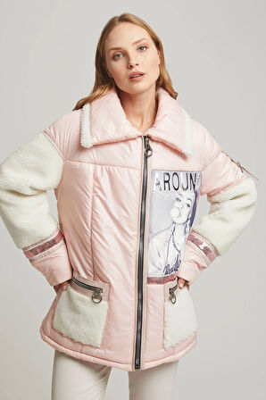 Pembe Babs Elyaf Dolgulu Resimli Kol Yaka ucu ve Cep Kuzu Kürkü Fermuarlı Kadın Kumaş Kaban