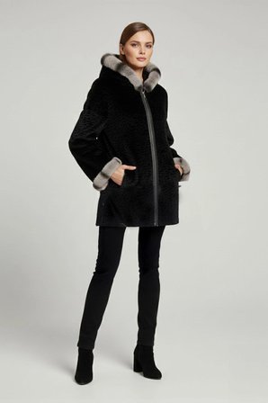 Siyah Perla Geniş Kesim İçi Kumaş Çift taraflı Kapüşon ve Kol ağzı Kürklü Kadın Hakiki Deri Kaban