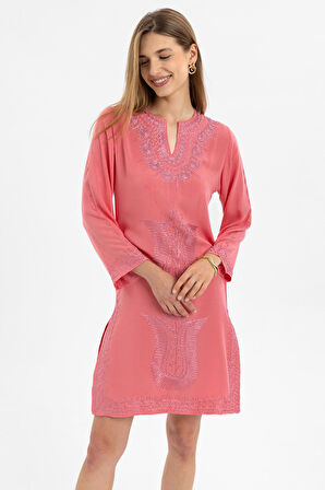 Pembe İşlemeli Uzun Kollu Astarsız Pamuklu Kısa Elbise
