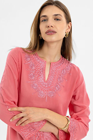 Pembe İşlemeli Uzun Kollu Astarsız Pamuklu Kısa Elbise