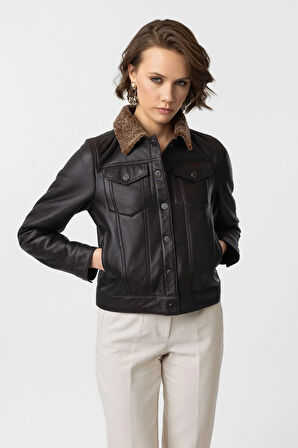 Kahve İris Kolları ve Beden İçi Kuzu Kürkü Kadın Mont