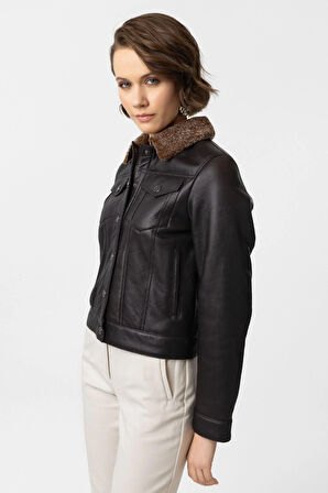 Kahve İris Kolları ve Beden İçi Kuzu Kürkü Kadın Mont