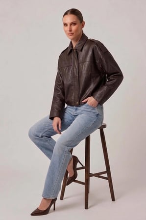 Koyu Kahverengi Hakiki Deri Oversize Crop Kemerli Omuz Apolet Detaylı Kadın Ceket