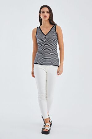 Peraluna İnce Çizgili V Yaka Kadın Triko Atlet Lacivert/Beyaz