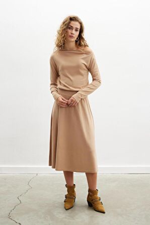 Styleboom X Peraluna MAYFAIR DRESS Yaka Büzgü Detaylı Tek Omuz Açık Kadın Triko Elbise - Camel