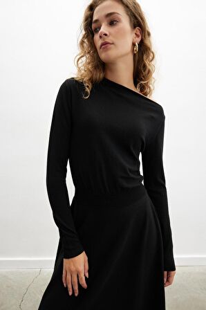 Styleboom X Peraluna MAYFAIR DRESS Yaka Büzgü Detaylı Tek Omuz Açık Kadın Triko Elbise - Siyah