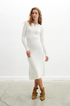 Styleboom X Peraluna DORSET DRESS Toka Detaylı Ribana Örgü Midi Kadın Triko Elbise - Ekru