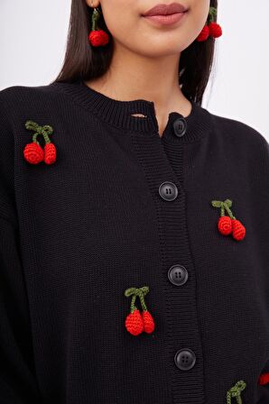 Peraluna CHERRY CARDIGAN Bol Kesim Elde Dokuma Kiraz Detaylı Kadın Triko Hırka - Siyah