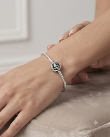 Kadın Fiyonk Detay Taşlı Charm