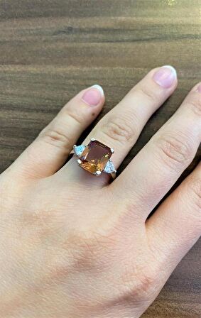 Kadın Dikdörtgen Sultanit Taş Model Gümüş Yüzük