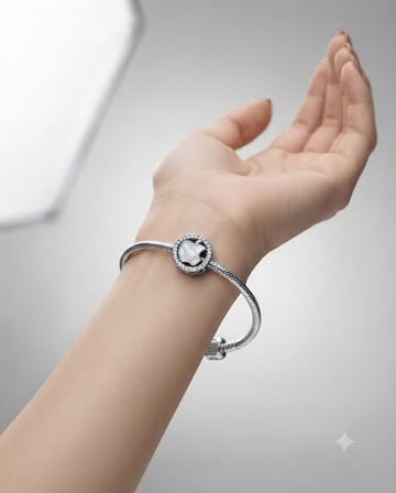 Kadın Beyaz Yarım Elma Model Gümüş Charm