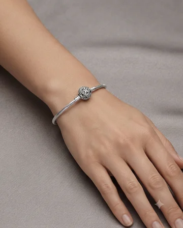 Kadın Damla Model Taşlarla Çevrili Gümüş Charm