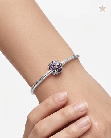 Kadın Mor Çiçeklerle Çevrili Gümüş Top Charm