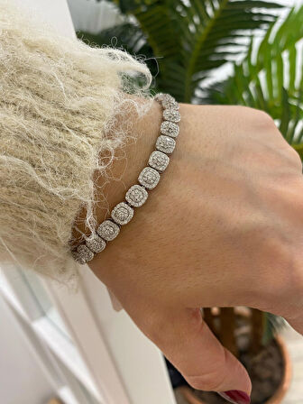 Kadın Gümüş İthal Zirkon Taşlı Bileklik