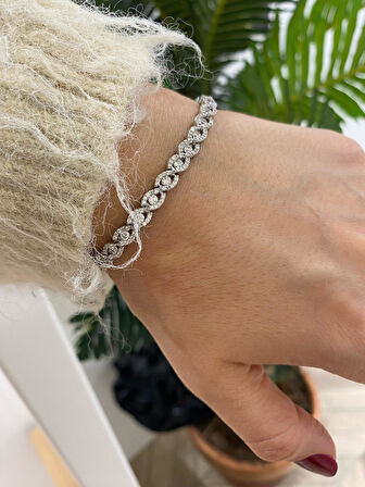 Kadın Gümüş İthal Zirkon Taşlı Bileklik