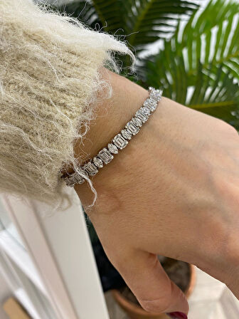 Kadın Gümüş İthal Baget Taşlı Tasarım Bileklik