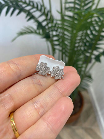 Kadın Gümüş Vidalı Yonca Küpe