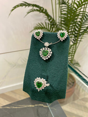 Kadın Gümüş Zümrüt Taşlı Kalp Set Takımı