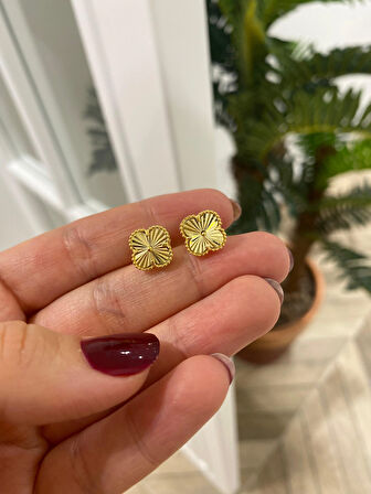 Kadın Gümüş Vidalı Yonca Küpe