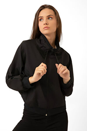 Kadın Dik Yaka Su ve Rüzgar Geçirmez Oversize Crop Mevsimlik Yağmurluk Rüzgarlık