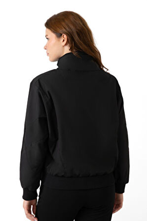 Spor Kadın Dik Yaka Su ve Rüzgar Geçirmez Oversize Crop Mevsimlik Yağmurluk Rüzgarlık