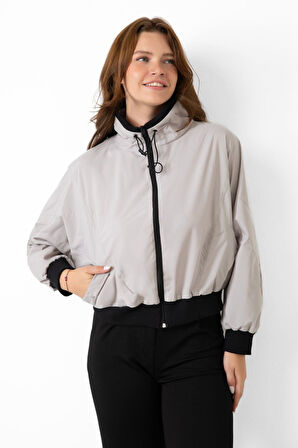 Spor Kadın Dik Yaka Su ve Rüzgar Geçirmez Oversize Crop Mevsimlik Yağmurluk Rüzgarlık