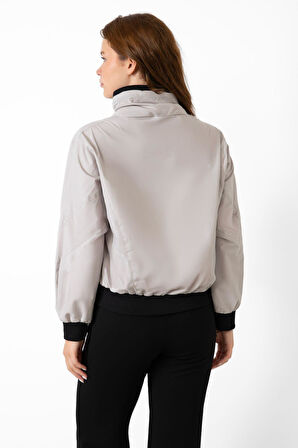 Spor Kadın Dik Yaka Su ve Rüzgar Geçirmez Oversize Crop Mevsimlik Yağmurluk Rüzgarlık