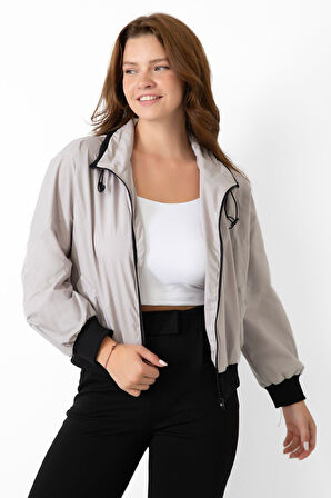 Spor Kadın Dik Yaka Su ve Rüzgar Geçirmez Oversize Crop Mevsimlik Yağmurluk Rüzgarlık