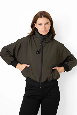 Spor Kadın Dik Yaka Su ve Rüzgar Geçirmez Oversize Crop Mevsimlik Yağmurluk Rüzgarlık