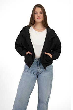 Kadın Kapüşonlu Su ve Rüzgar Geçirmez Cepli Astarlı Oversize Yağmurluk