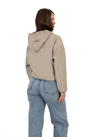 Kadın Kapüşonlu Su ve Rüzgar Geçirmez Cepli Astarlı Oversize Yağmurluk