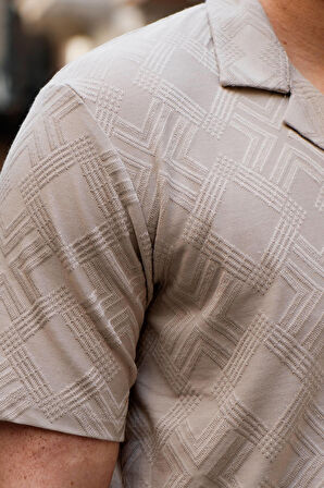 Bej Erkek Jakarlı Desenli Kısa Kollu Relaxed Gömlek